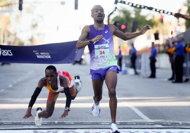 סיום דרמטי במרתון לוס אנג'לס: ספרינט אדיר בישורת האחרונה והכרעה בשבריר שנייה