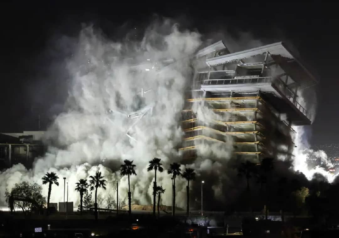 באמצע הלילה, בתוך פחות מדקה: מלון-הקזינו איסטסייד קנרי נמחק מקו הרקיע של לאס וגאס