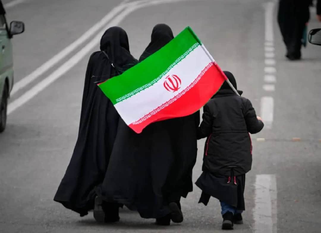 בין דחייה להיסוס: איראן עדיין לא אמרה "לא" סופי לתוכנית הפסקת האש — והעולם עוצר את נשימתו