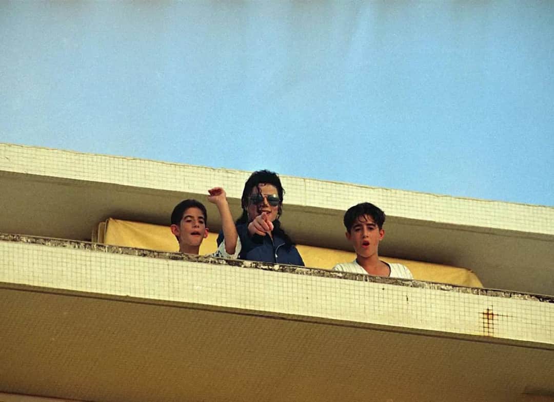 משפחתו השנייה של מלך הפופ תובעת את עיזבונו: טענות חדשות להתעללות מינית ממושכת של מייקל ג׳קסון