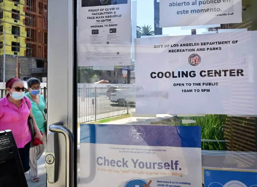 מרץ לוהט, עיר דרוכה: לוס אנג'לס נאבקת בגל חום חריג ומסוכן באמצעות מרכזי קירור
