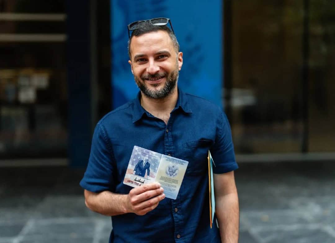 הדרכון של טראמפ: עוד צעד במפעל ההנצחה של הנשיא לעצמו