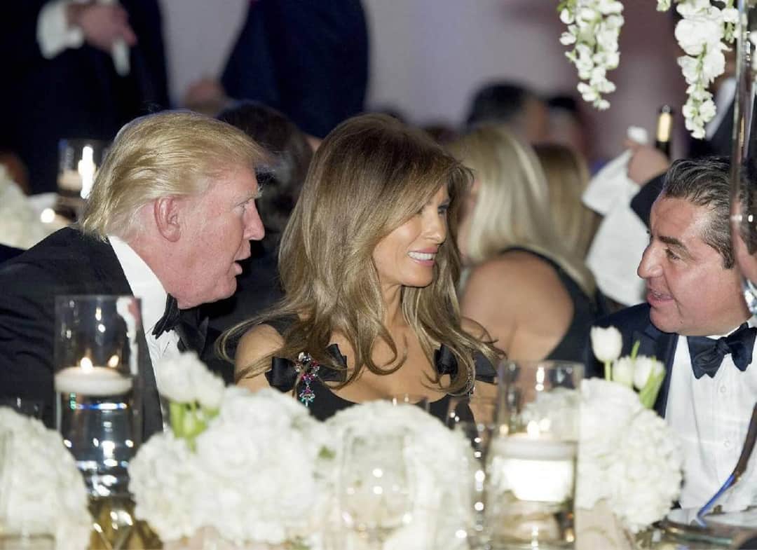 חבר של טראמפ ביקש מרשויות ההגירה לעצור את אם ילדו — ופקיד בכיר נרתם לעזור 