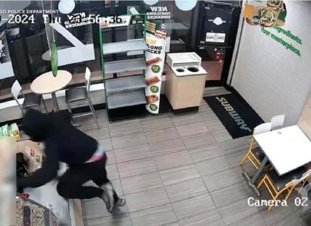 אשרת שהייה באמריקה למכירה: אלפי מהגרים שילמו כדי שישדדו אותם - וקיבלו כרטיס כניסה למדינה