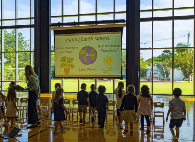 בתי ספר לעשירים בלבד: מיליארדרים בפלורידה בונים מערכת חינוך משלהם