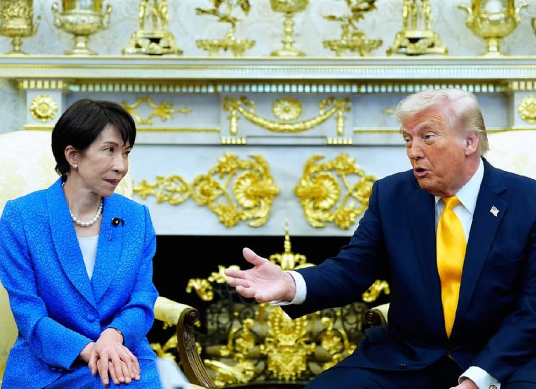 מי יודע על הפתעה יותר מיפן? טראמפ מתבדח על פרל הארבור מול ראש ממשלת יפן — והחדר נדם